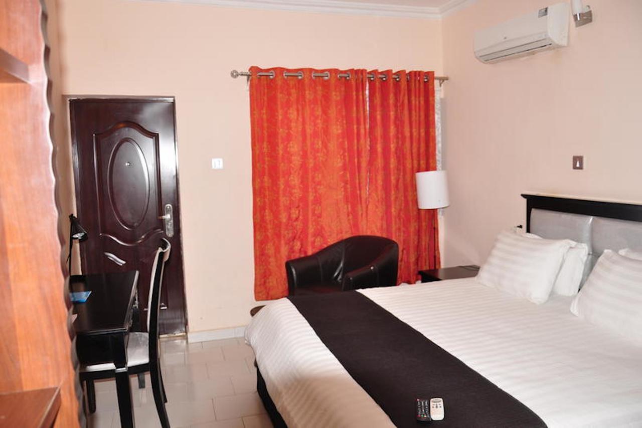 Grand Bank Link Hotel Otta Экстерьер фото