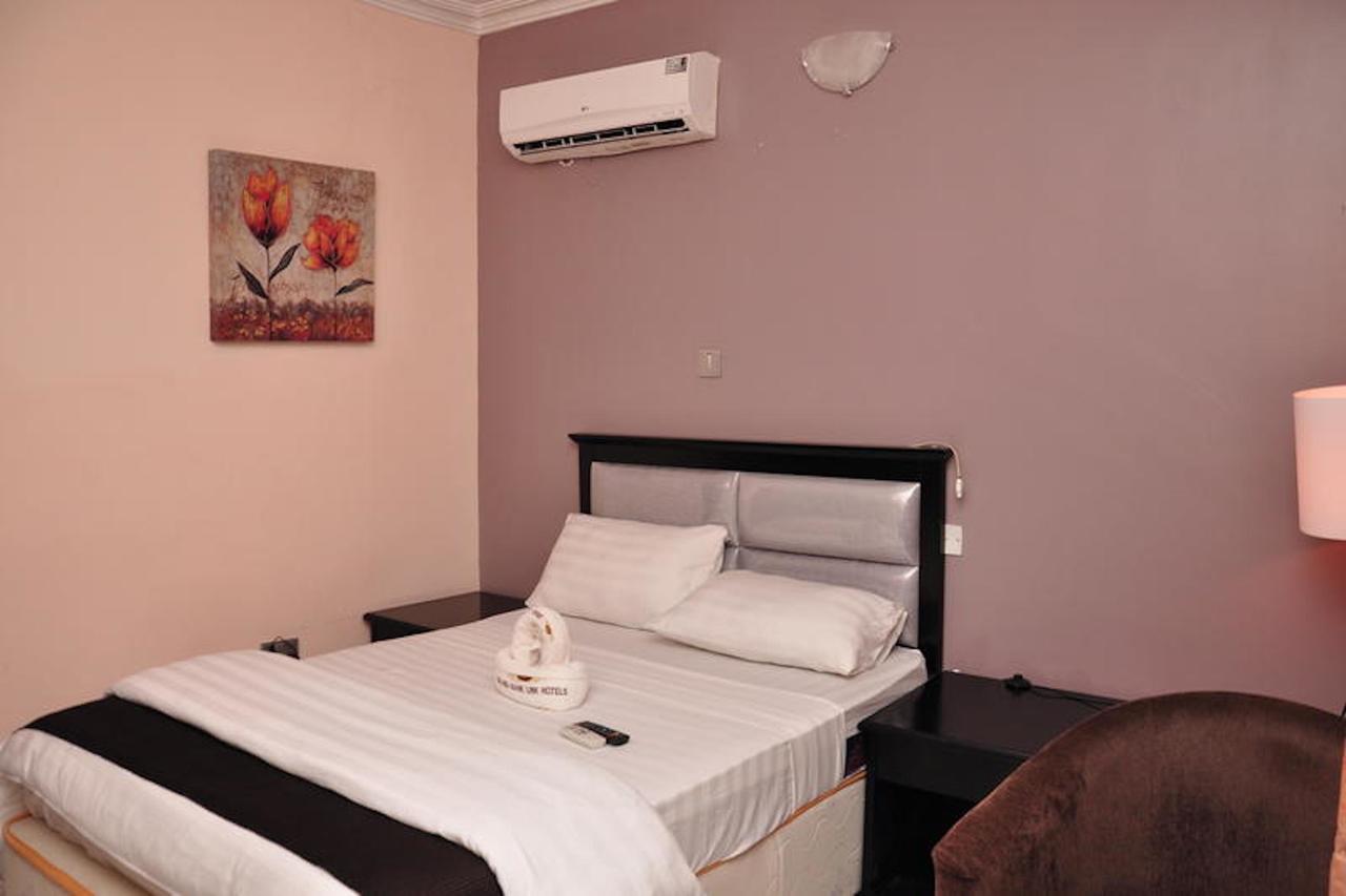 Grand Bank Link Hotel Otta Экстерьер фото