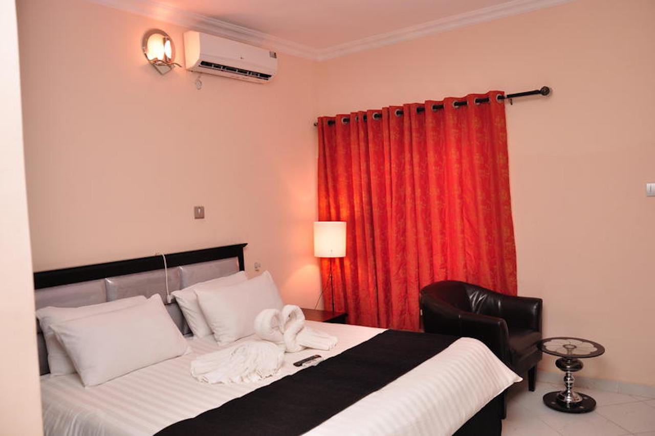 Grand Bank Link Hotel Otta Экстерьер фото